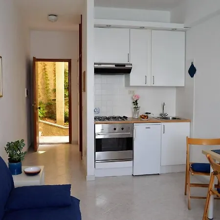 Studio Fur 2 Personen Ca 20 M In Moneglia, Italienische Riviera Italienische Westkuste - A88419 *